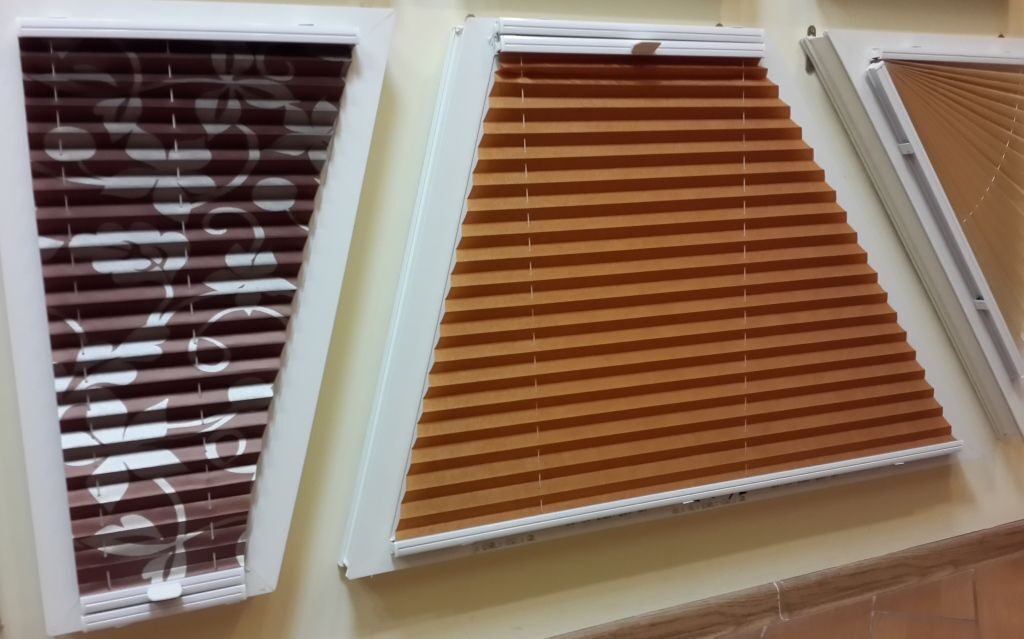 Шторы плиссе на пластиковые окна с фото